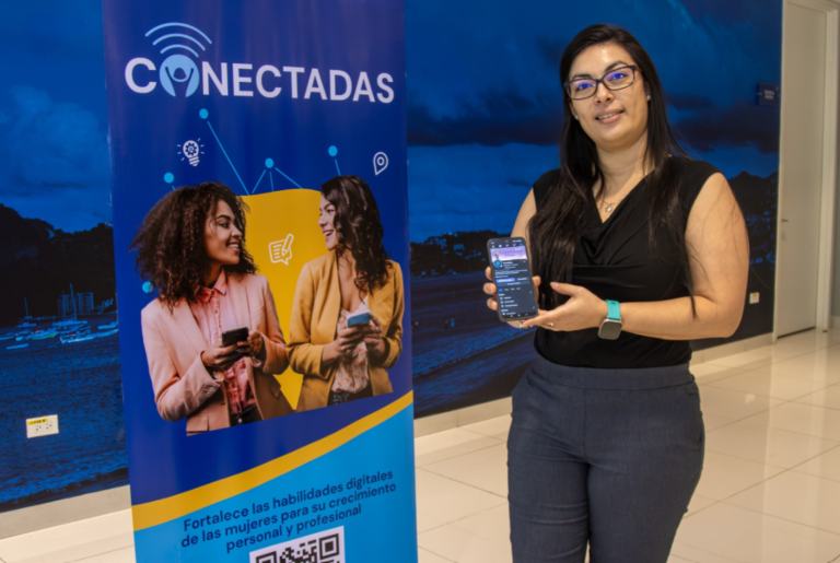 Tigo capacita a mujeres para crear sus propios sitios web