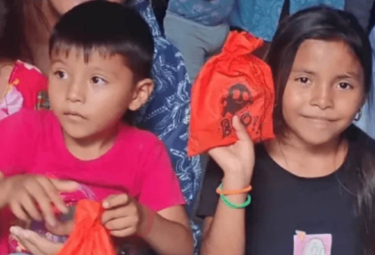 Hermanitos mueren al quedar atrapados en refrigerador cuando jugaban a las escondidas en Colombia