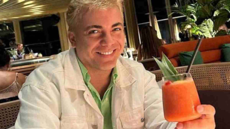 Cristian Castro termina la preparatoria y se prepara para entrar a la universidad