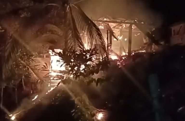 Llamas convierten en cenizas humilde vivienda en Bluefields, Caribe Sur