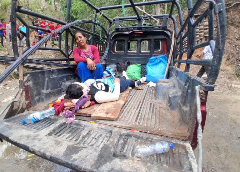 Muchacha muere al volcarse camioneta utilizada como transporte colectivo en Wiwilí, Nueva Segovia