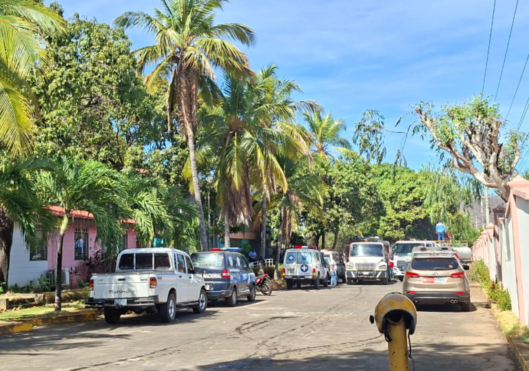 Bomberos controlan incendio en bodega de Managua