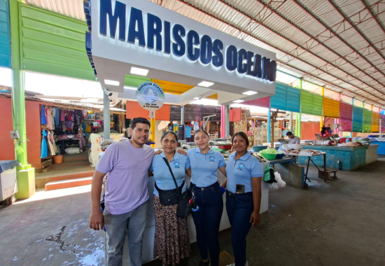 De ingeniera electrónica a Reina del Marisco, Natalia Fonseca conquista tiktok y el mercado Israel Lewites