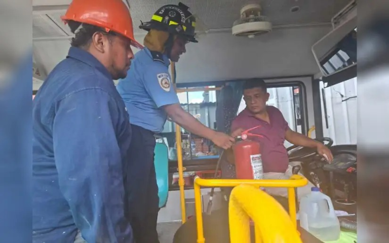 Bomberos inspeccionan buses y comercios esta Semana Santa