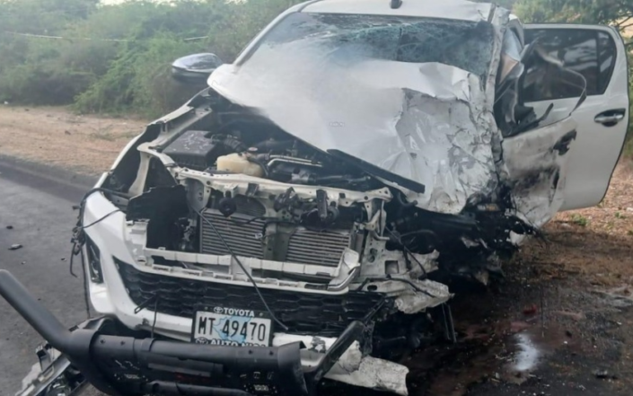 La camioneta color blanco, placa MT 49470