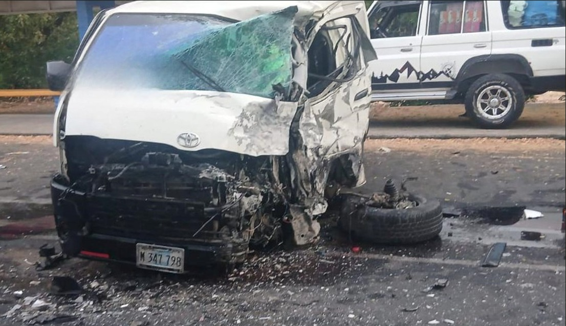 Microbús marca Toyota blanco matrícula M 347798