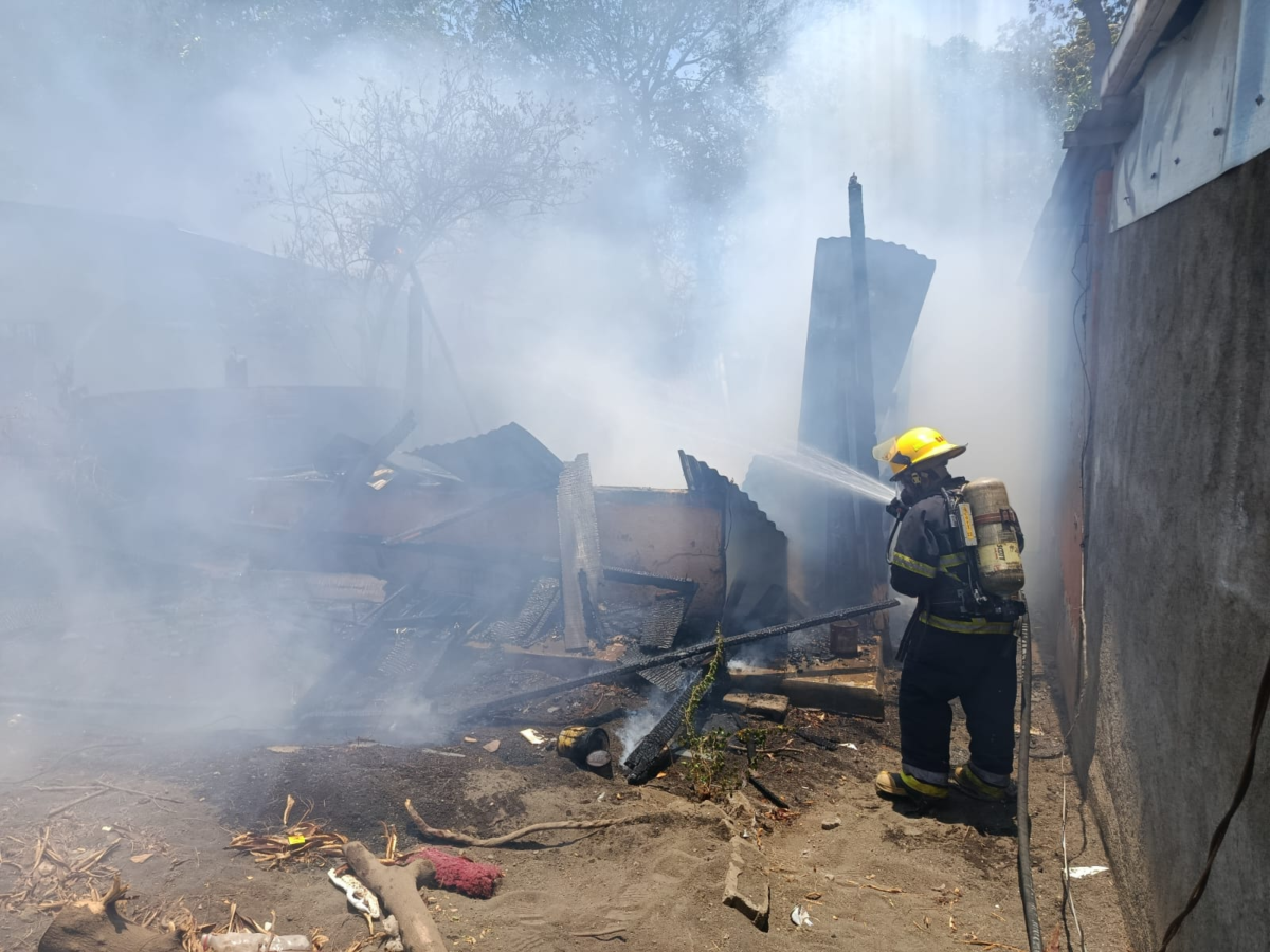 Managua: Incendio deja a Vivian Santana en la calle