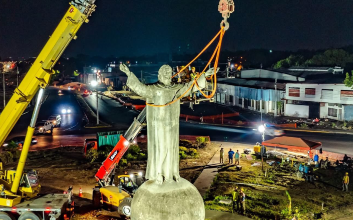 Escultura de Cristo Rey se remueve en Managua