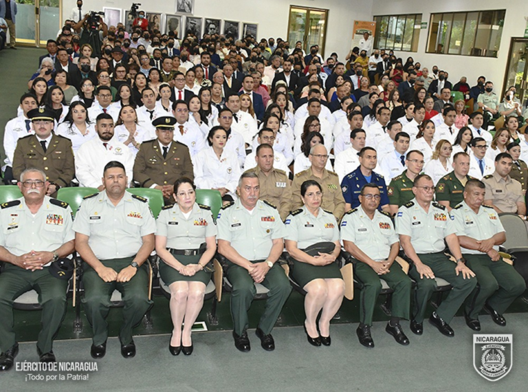 Ejército de Nicaragua gradúa 53 médicos especialistas y subespecialistas