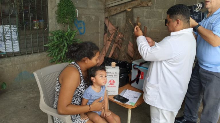 MINSA desarrolla jornada de vacunación contra Fiebre Amarilla en el distrito 4 de Managua