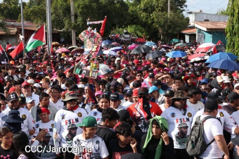 Familias celebran con alegría y esperanza el Día Nacional de La Paz caminando en todo el país