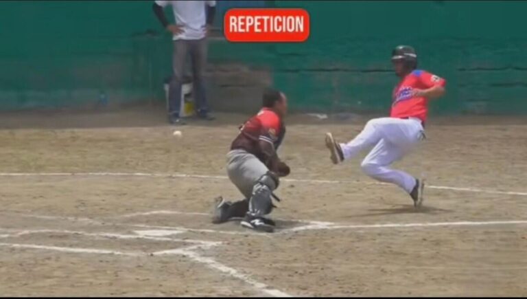 Junior Espinoza suspendido 3 meses por jugada antideportiva