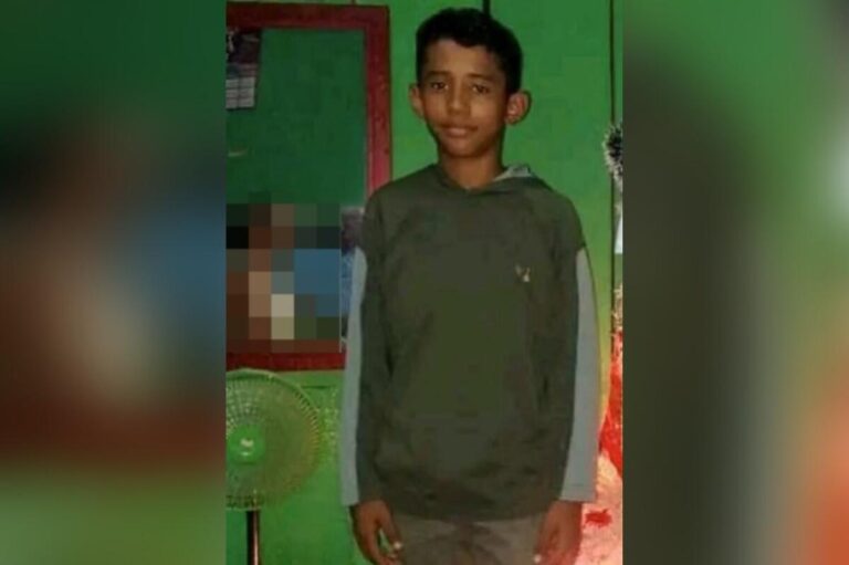 Adolescente desaparece arrastrado por las olas de Miramar, en León