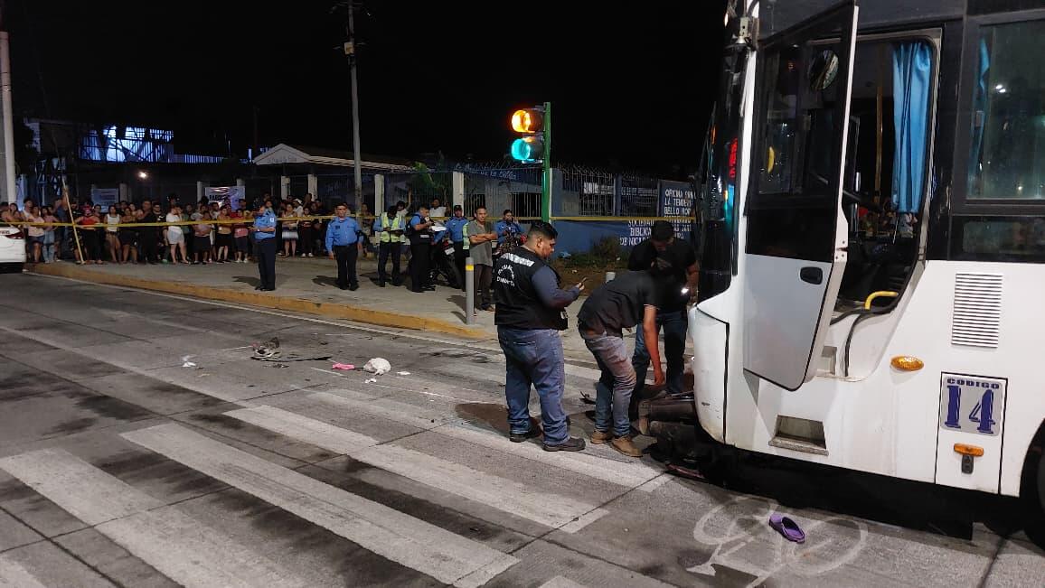 Bus arrolla mortalmente a pareja en Larreynaga, Managua