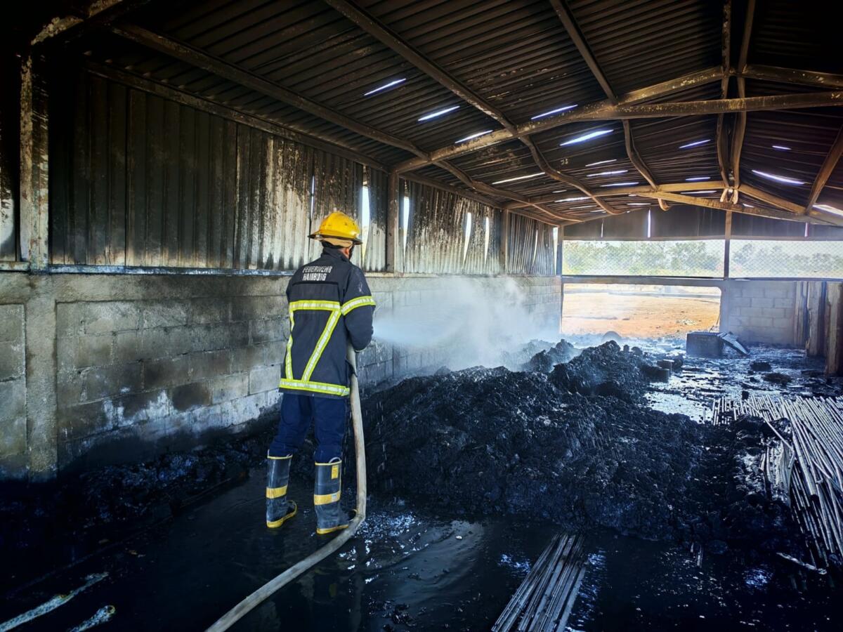 Incendio arrasa bodega de empresa avícola en Tipitapa