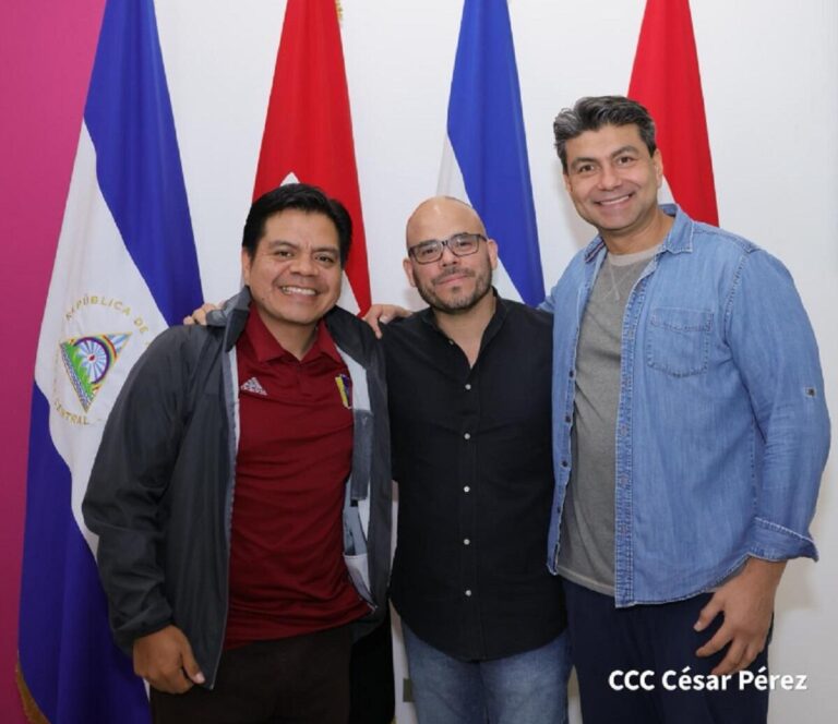 Nicaragua recibe a comunicadores venezolanos Abraham Istillarte y Ender Núñez