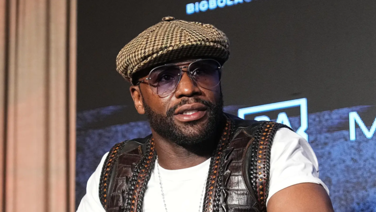 Juez ordena a Floyd Mayweather pagar manutención de niña que tuvo con bailarina de su club en Las Vegas