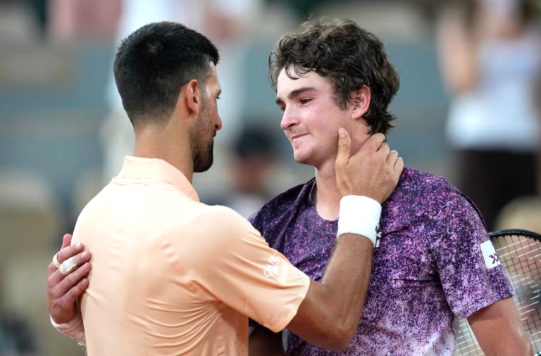 El joven brasileño Joao Fonseca eliminó a Novak Djokovic de Roland Garros en un partido inolvidable