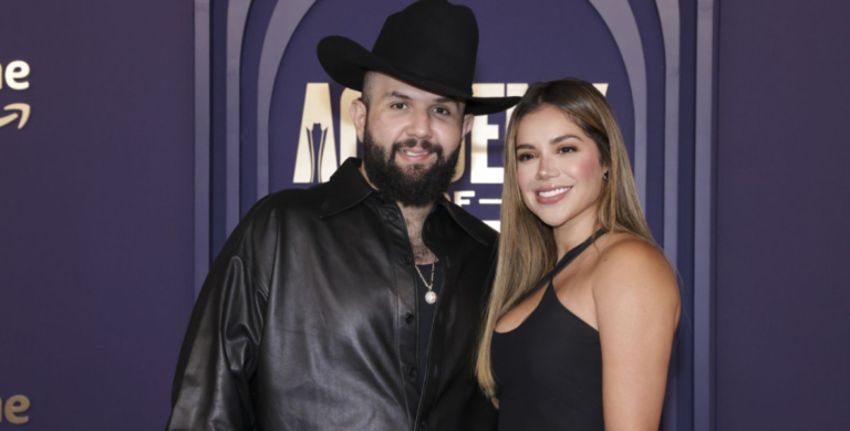 Cae elevador donde viajaba Carín León junto a su novia; ella sufrió fractura