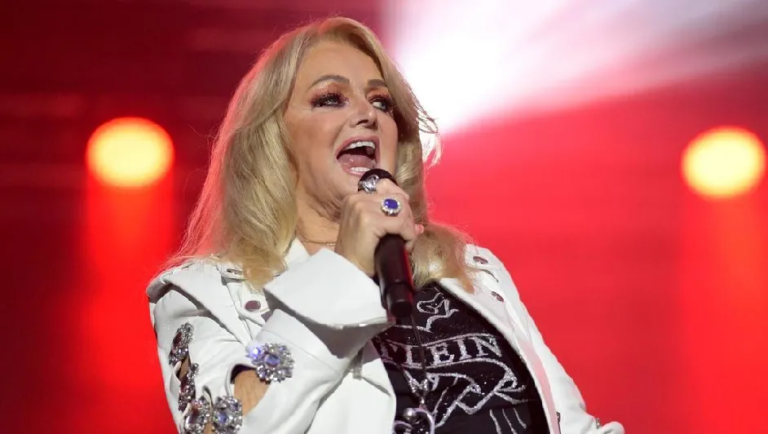 Bonnie Tyler continúa grave, pero estable tras cirugía de emergencia