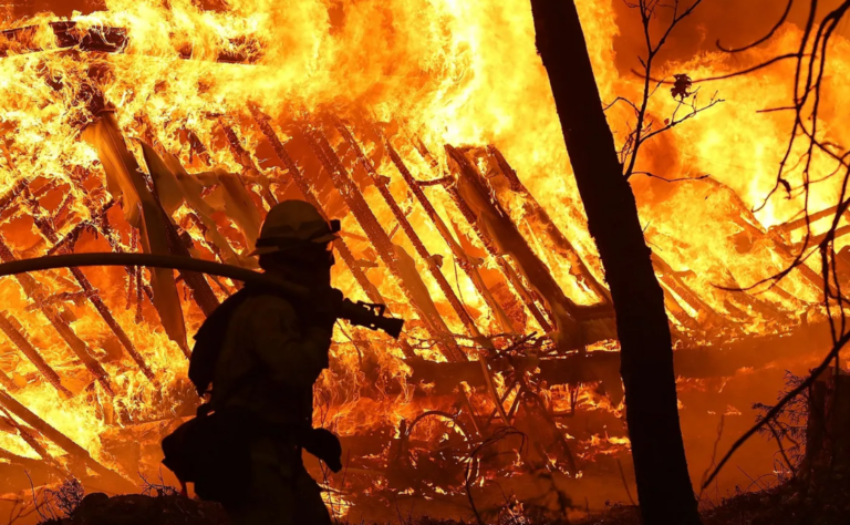 Voraz incendio consume tres viviendas y familias quedan sin nada, en Nueva Segovia