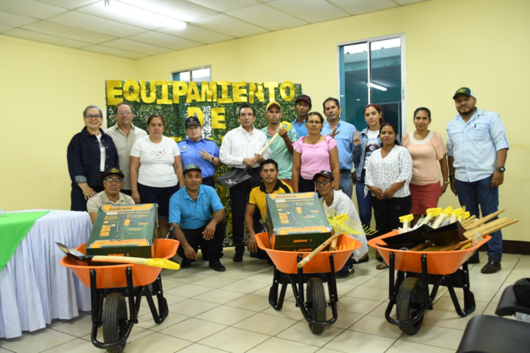 MARENA equipa brigadas contra incendio en Carazo para gestión ambiental