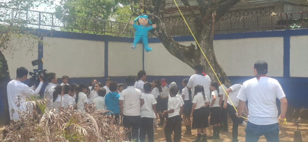 Sandino Vive: Alumnos Celebran con Piñatas Legado Heroico