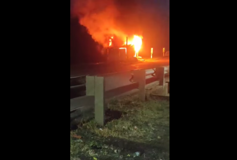 Incendio devora humilde vivienda en Muelle de los Bueyes