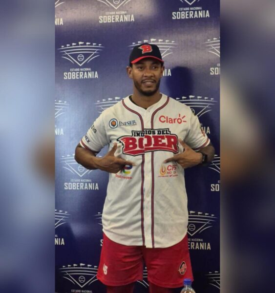Juan Carlos Ramírez es presentado por el Bóer