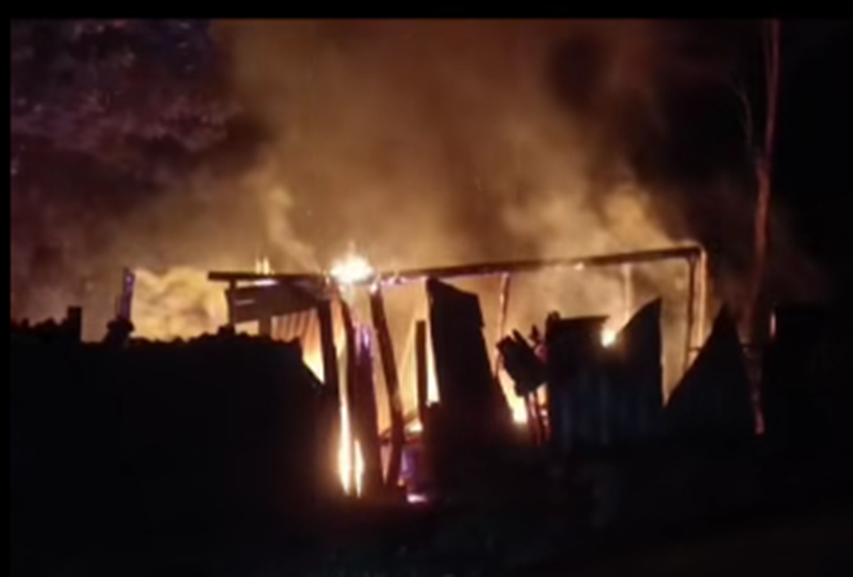 Incendio en Nueva Guinea deja familia en la calle