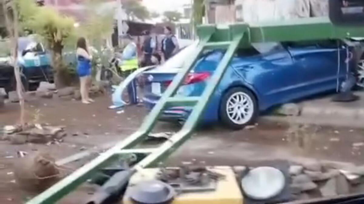 Accidente de madrugada causa susto frente a Autolote El Chele