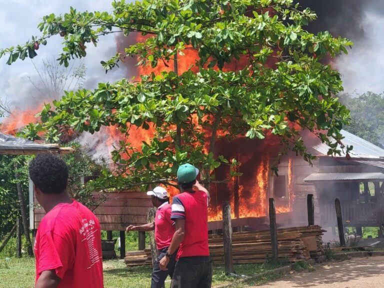 Incendio deja sin casa a familia de Prinzapolka