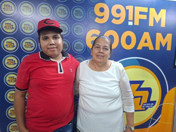 Terry Mayorga junto a su mamá