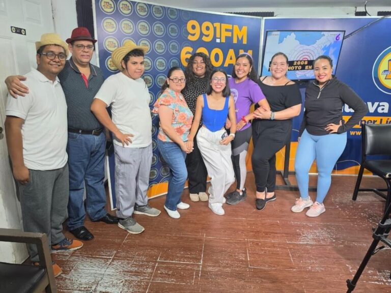 Staff de la Súper Líder del Dial graba dos nuevos jingles que pondrán a todos a bailar