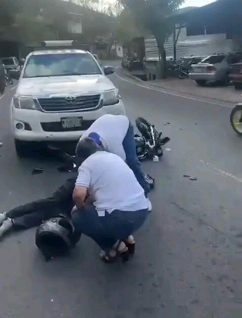 Boaco: fallece joven mecánico luego que moto manejada por su gemelo impactó contra camioneta