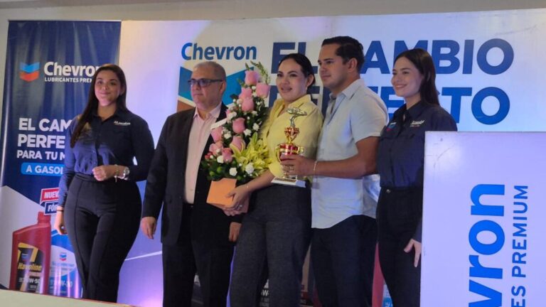 Lucalza Nicaragua entrega reconocimiento a Keren González