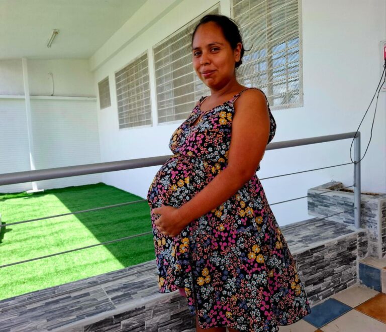 “Todos me dicen que mi panza es enorme”: futura mamá de gemelos se inscribe en La Madre Panza 2026