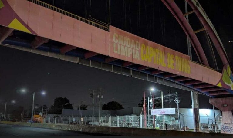Hombre atentó contra su vida lanzándose desde puente aéreo en Managua 