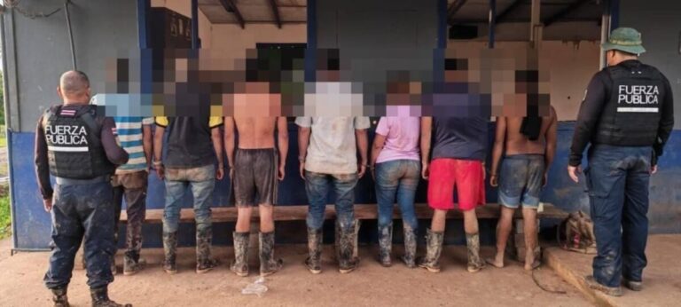 Media docena de nicas son arrestados en operativo contra minería ilegal en Costa Rica