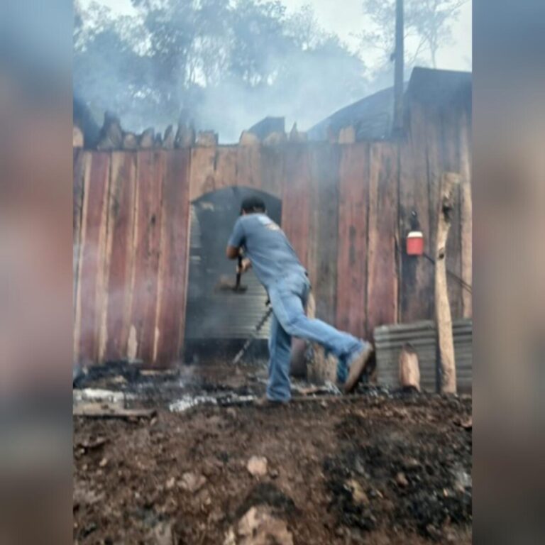 Cortocircuito deja sin casa a familia en San Dionisio