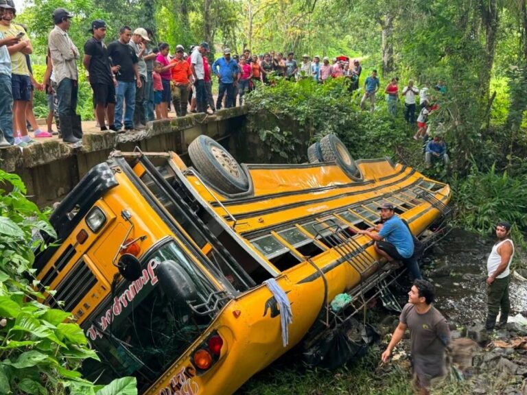 Bus cae en puente Moa: 42 heridos en Boaco