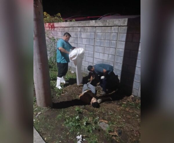 Dueño de bar muere al impactar en moto contra poste cerca de Residencial Flor de Pino