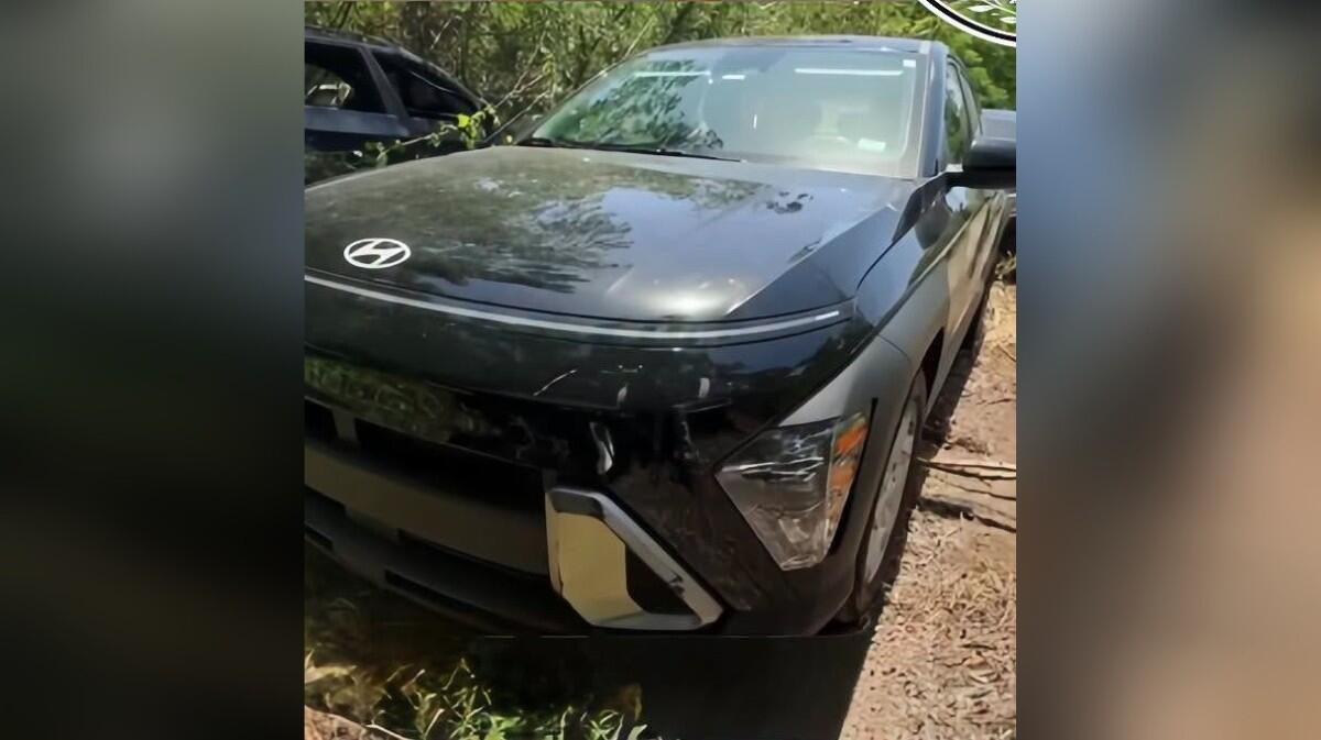 El vehículo Hyundai Kona de color negro