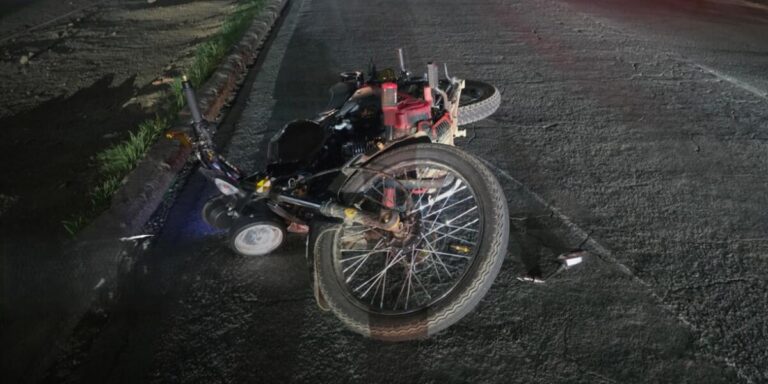 Peatón intenta cruzar la vía y termina hospitalizado, en la capital