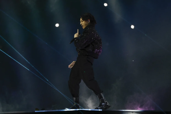 Condenan a mujer que acosó a Jungkook de BTS e intentó ingresar a su vivienda