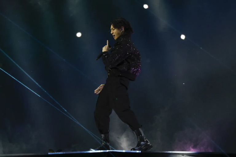 Condenan a mujer que acosó a Jungkook de BTS e intentó ingresar a su vivienda