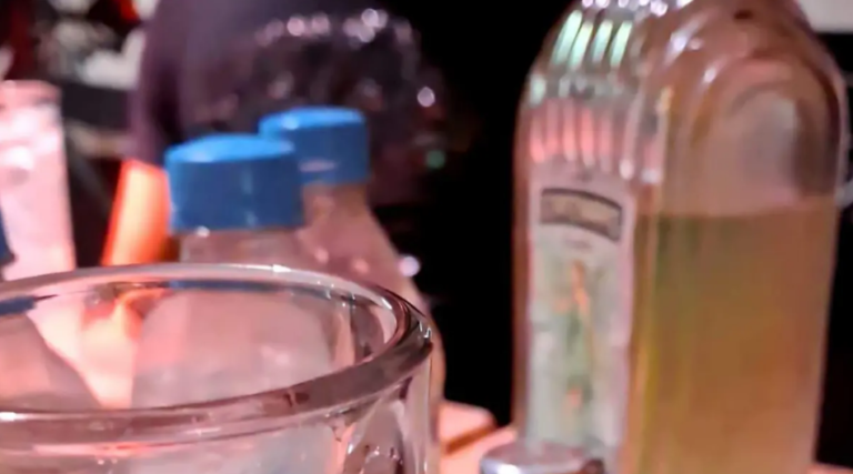 Tragedia en fiesta de 15 años en México: cinco muertos por tequila adulterado, entre ellos el padre y el tío de la quinceañera