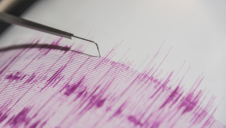 2 fortísimos terremotos sacuden simultáneamente el planeta en diferentes partes del mundo