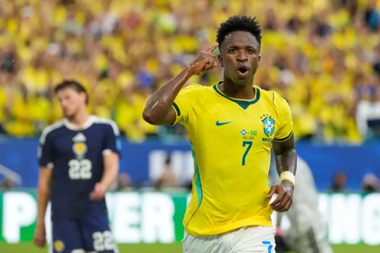 Brasil golea 3-0 a Escocia y termina primera en su grupo