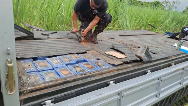 Localizan 72 kilos de cocaína ocultos en un camión abandonado en Guatemala